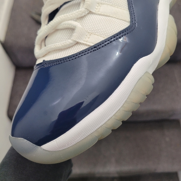 **SOLD** Air Jordan XI "Win Like 82" - Picture 8 of 9